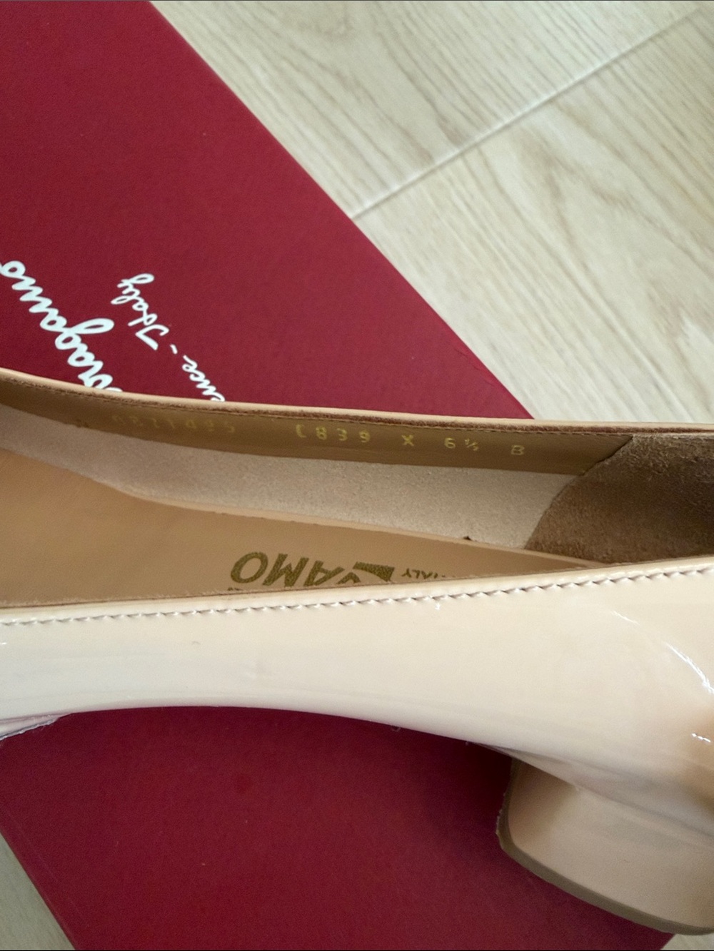 Salvatore Ferragamo Beige Patent Vara Bow Pumps - Picture 9 of 11